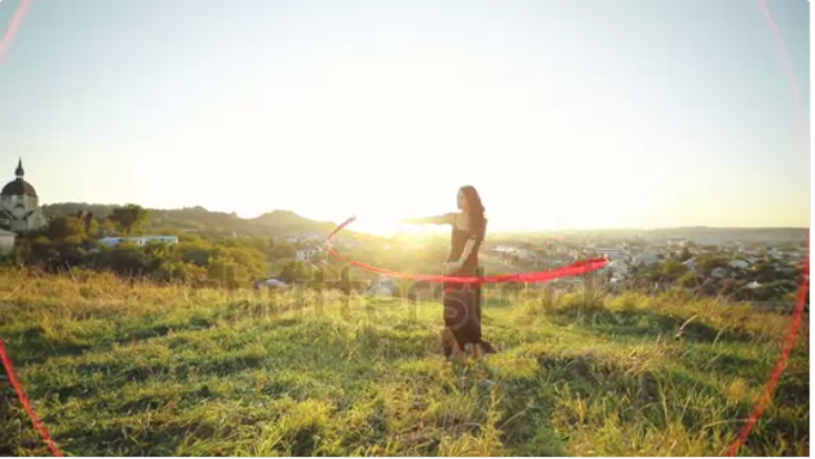 年轻的黑发女子在城市日落背景表演艺术体操舞蹈– ShutterStock 31849396
